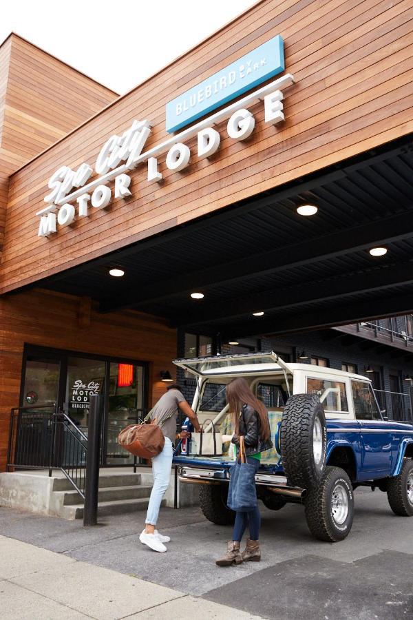 Bluebird Spa City Motor Lodge Saratoga Springs Bagian luar foto