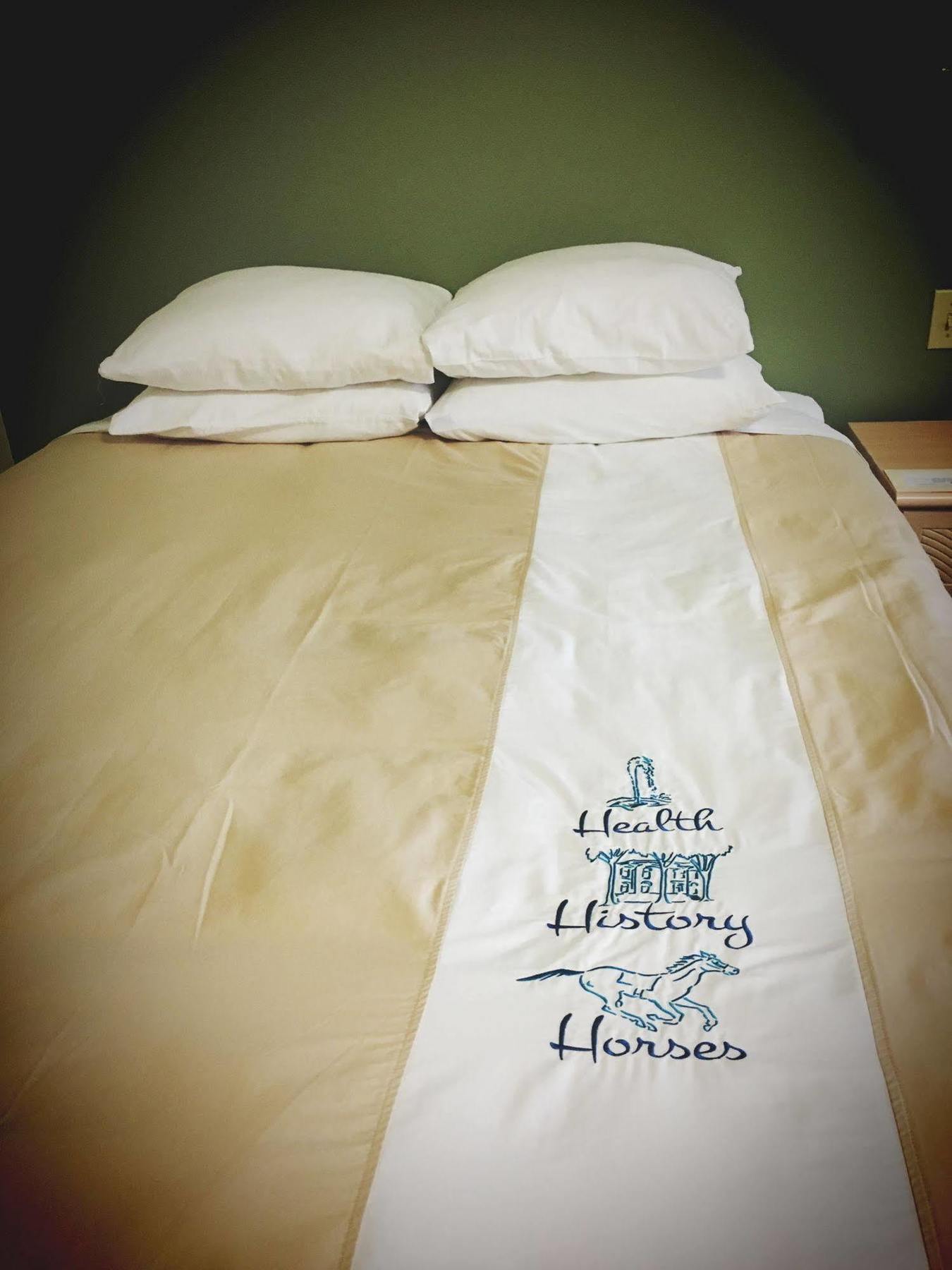 Bluebird Spa City Motor Lodge Saratoga Springs Bagian luar foto