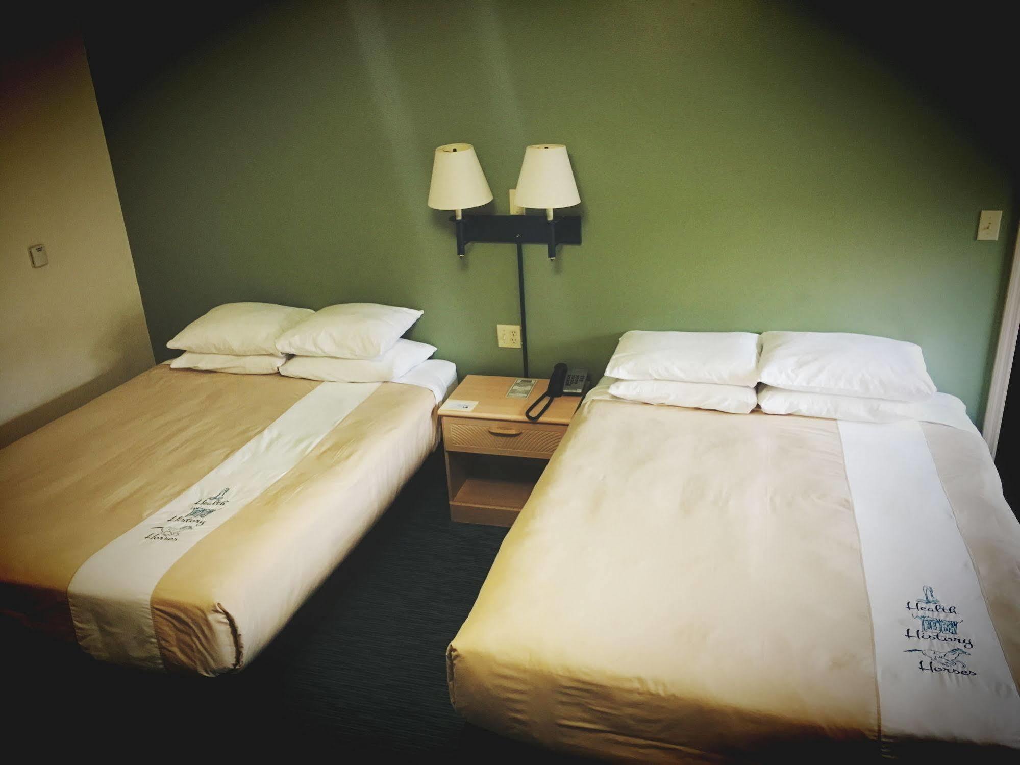 Bluebird Spa City Motor Lodge Saratoga Springs Bagian luar foto