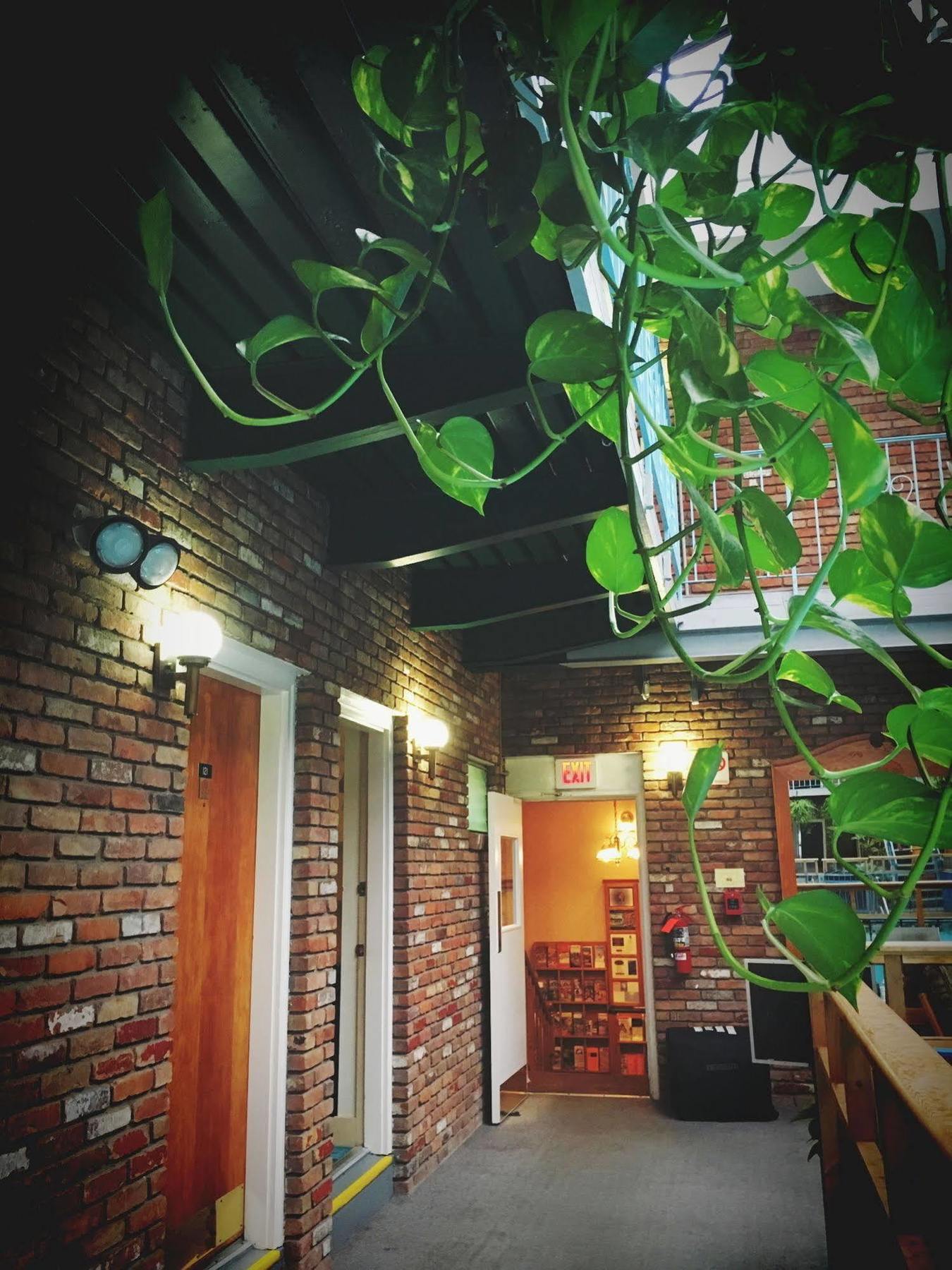 Bluebird Spa City Motor Lodge Saratoga Springs Bagian luar foto