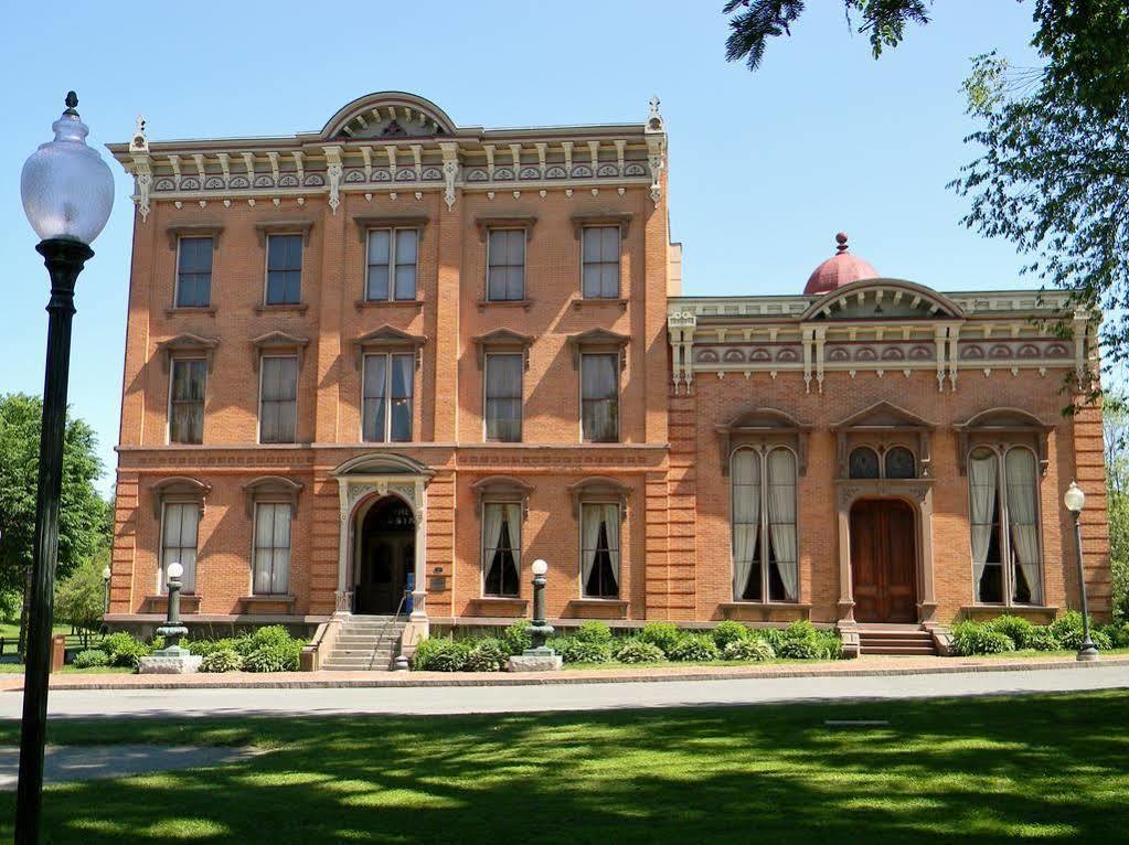 Bluebird Spa City Motor Lodge Saratoga Springs Bagian luar foto