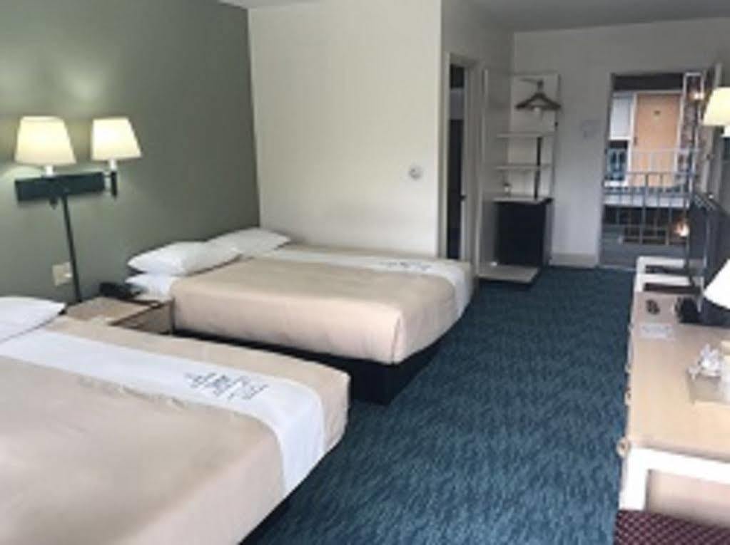 Bluebird Spa City Motor Lodge Saratoga Springs Bagian luar foto