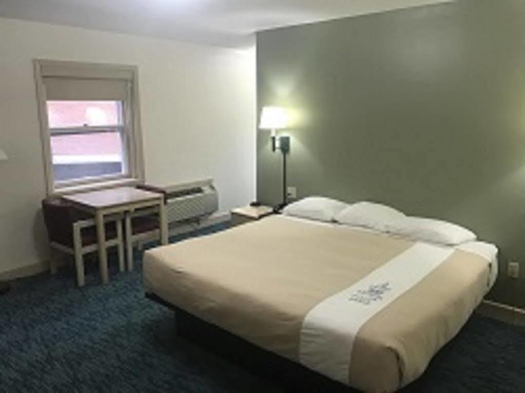 Bluebird Spa City Motor Lodge Saratoga Springs Bagian luar foto
