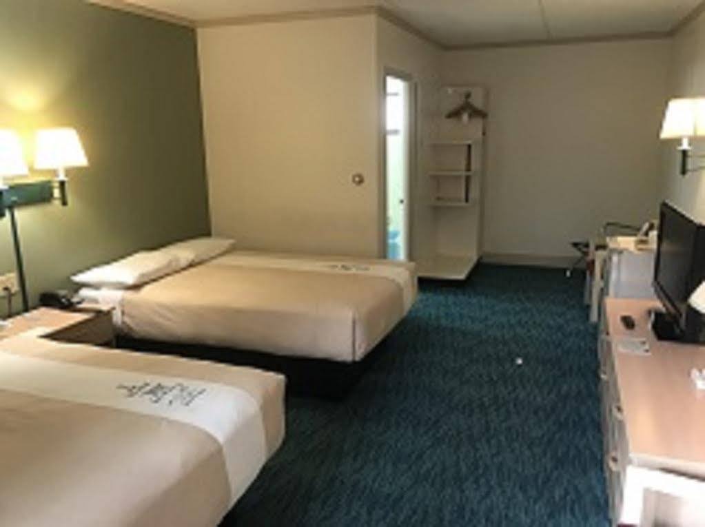 Bluebird Spa City Motor Lodge Saratoga Springs Bagian luar foto