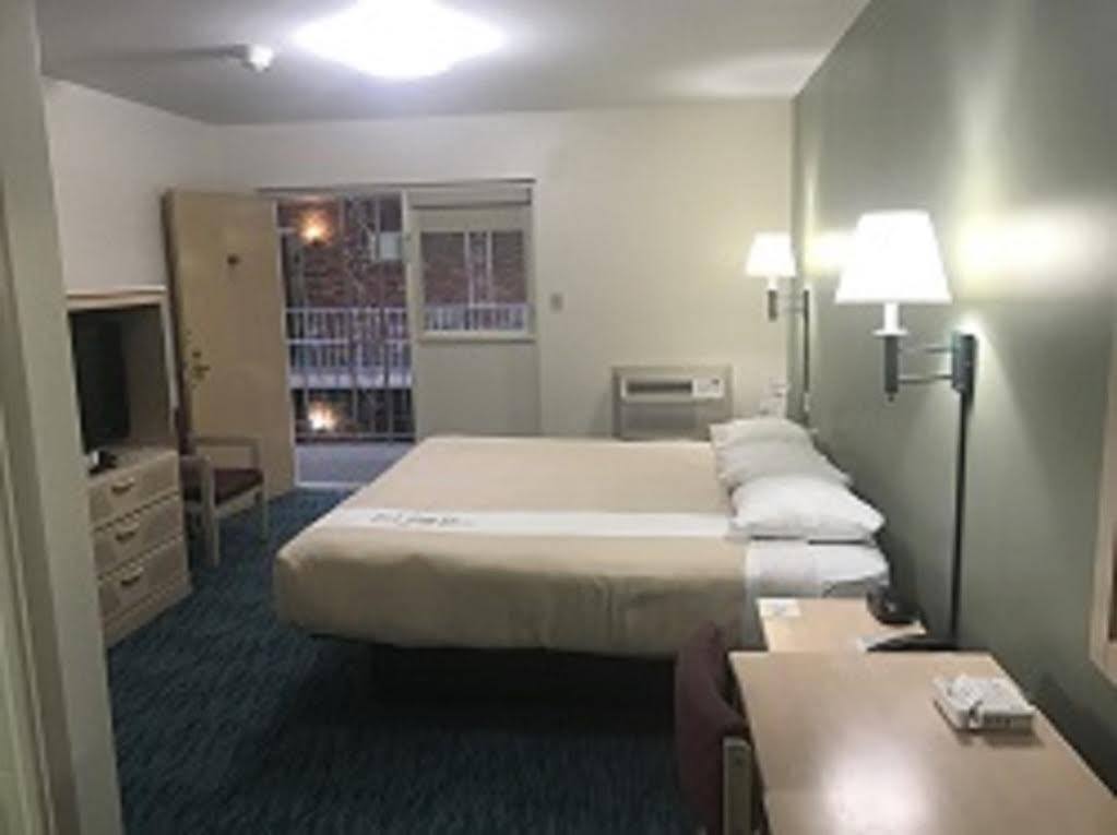 Bluebird Spa City Motor Lodge Saratoga Springs Bagian luar foto