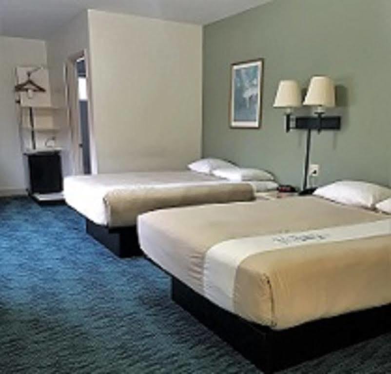 Bluebird Spa City Motor Lodge Saratoga Springs Bagian luar foto