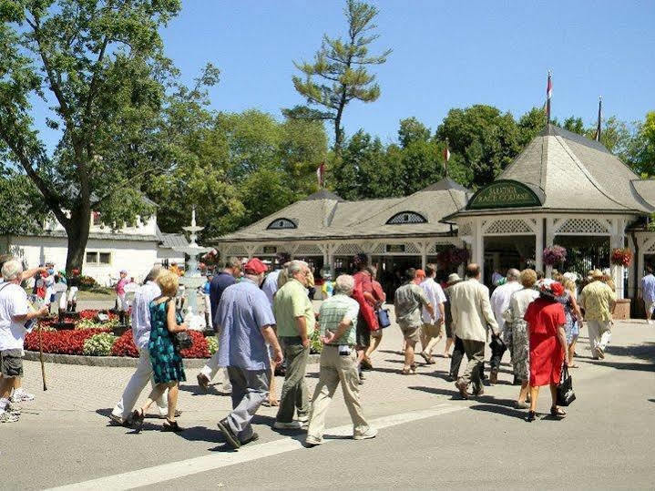 Bluebird Spa City Motor Lodge Saratoga Springs Bagian luar foto